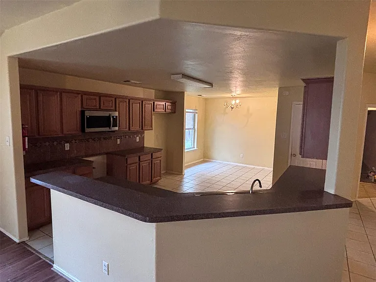6402 Hayman Dr — Photo 3