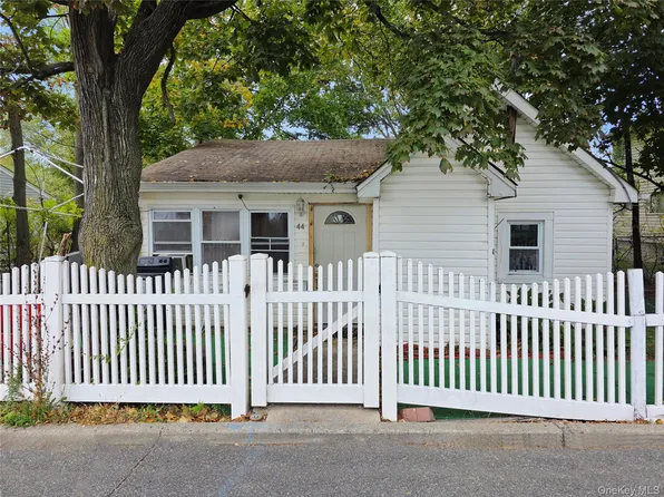 44 Carnegie Avenue, Elmont, NY 11003