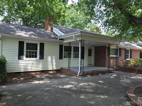2nd image of 113 Crestwood Dr #11