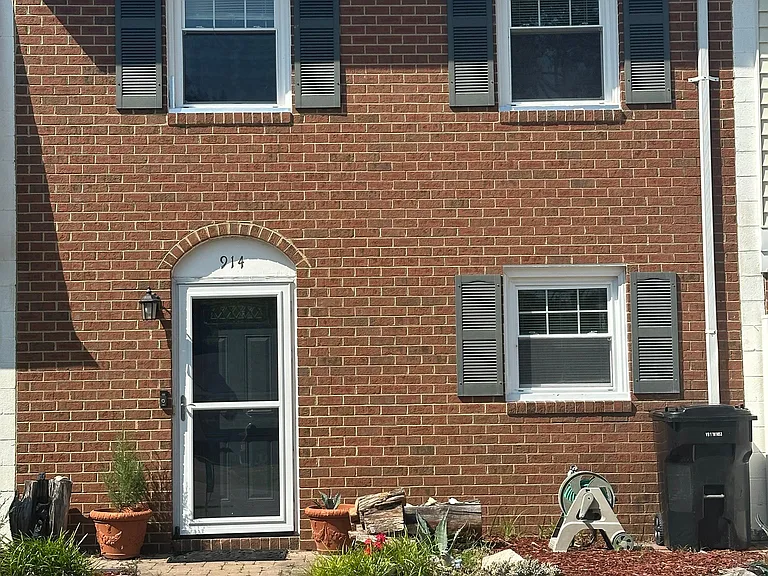 914 C Ave — Photo 1
