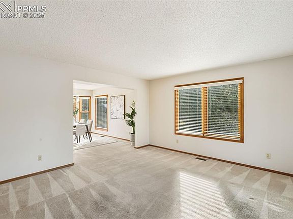 4th image of 185 Thames Dr