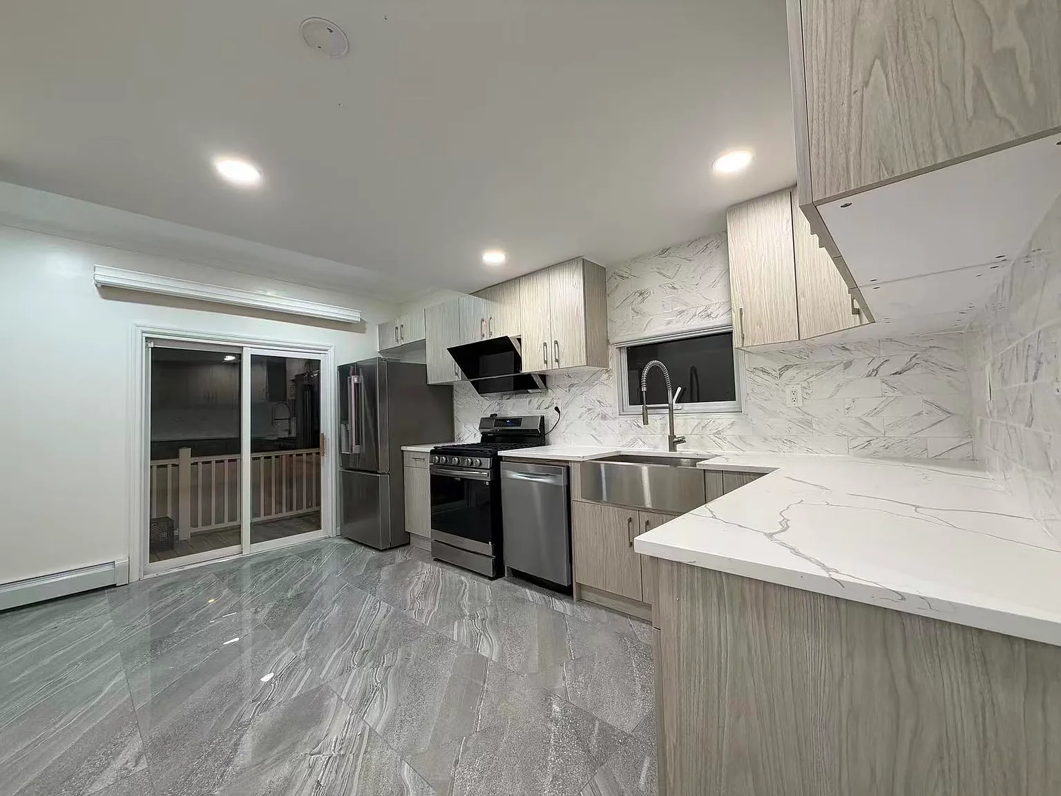 3 bed, 2000 sqft, $4,200 — Photo 4