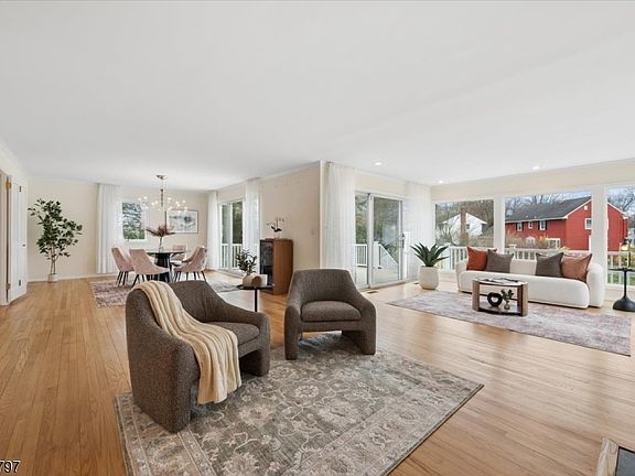 5th image of 8 Bennington Rd