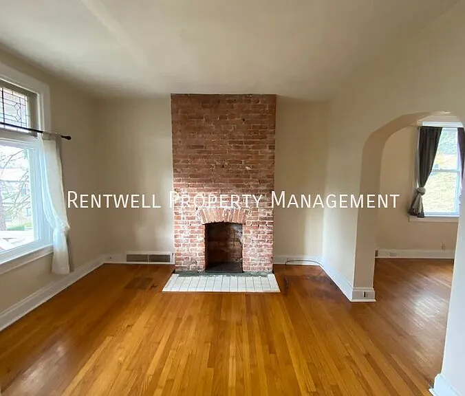 2083 Plainview Ave — Photo 9