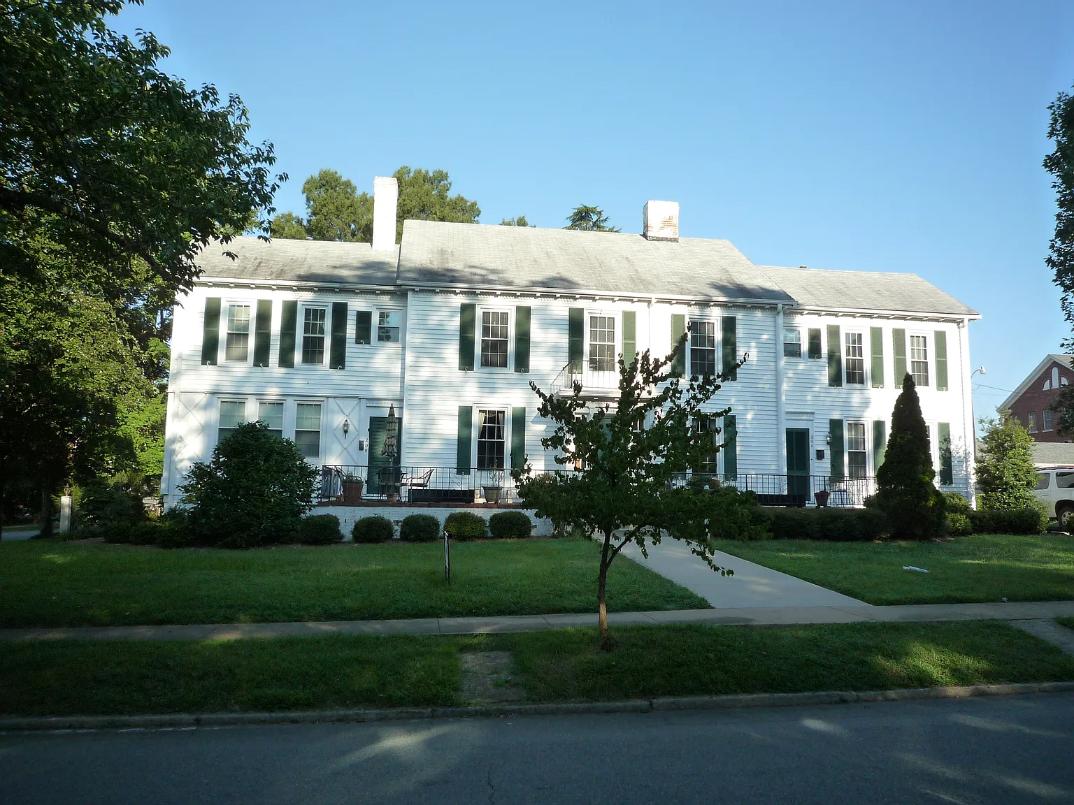 3 bed, 2600 sqft, $1,850 — Photo 2