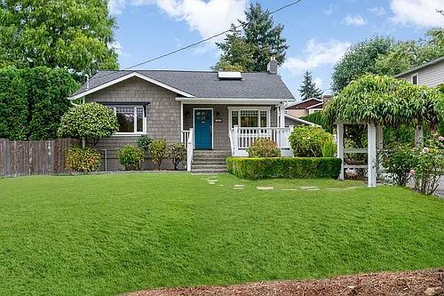 724 16th Ave W Photo 1
