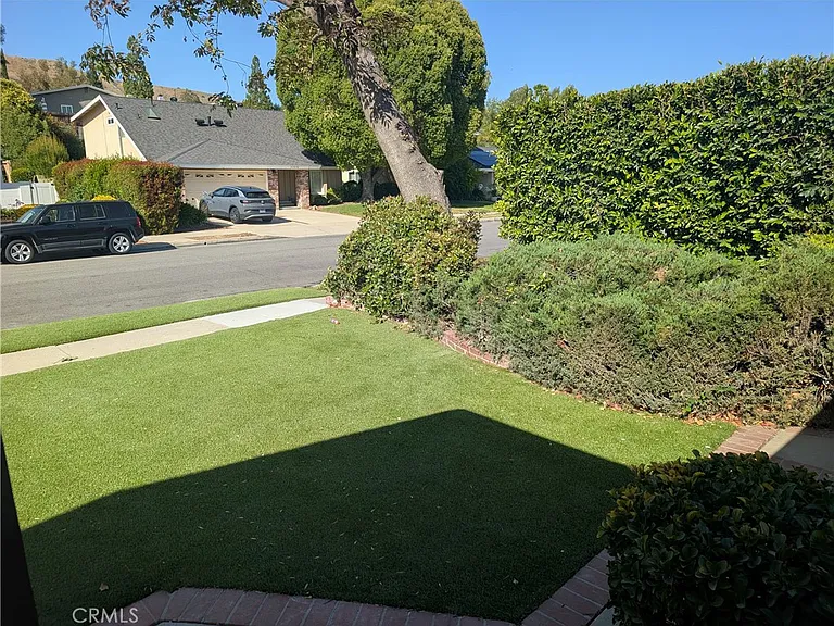30516 Sandtrap Dr — Photo 2