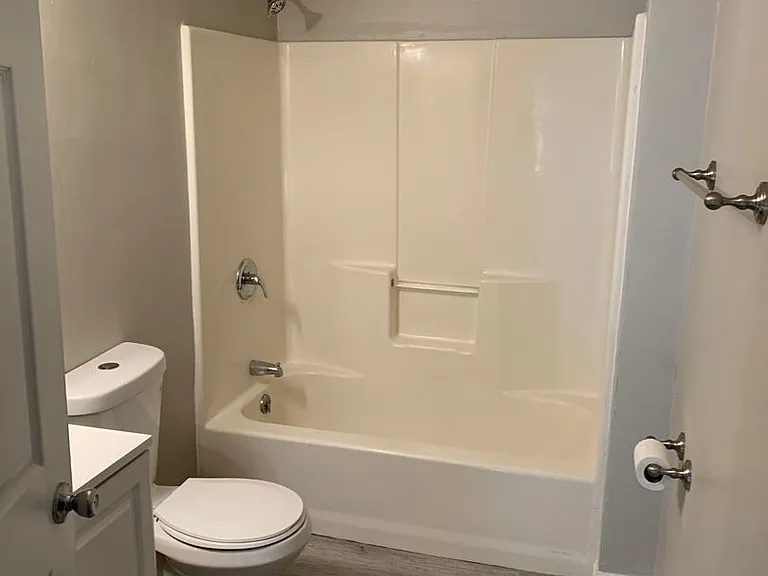 661 Washington Ave — Photo 11