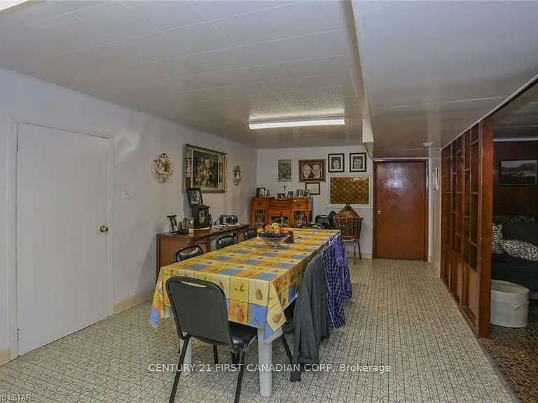 268 Burlington Cres — Photo 7