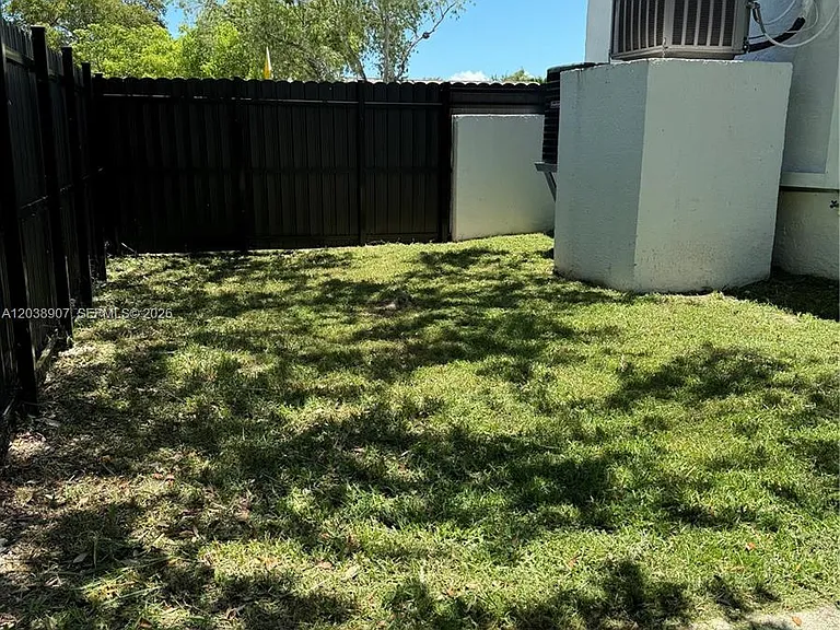 8275 SW 205th Ter — Photo 9