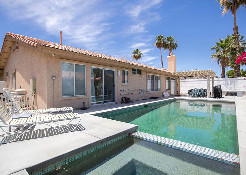 1st image of 79110 Desert Stream Dr