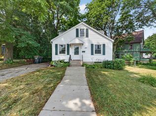 107 Grove St, Sun Prairie, WI 53590