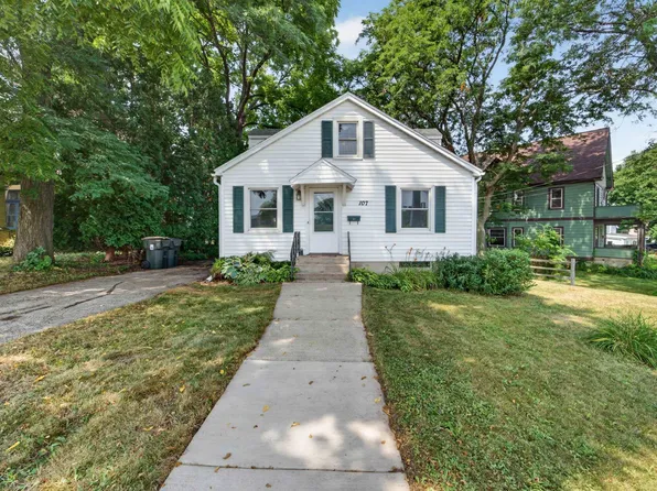 107 Grove St, Sun Prairie, WI 53590