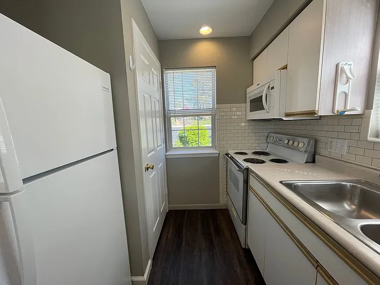 545 Valley View Rd #201 — Photo 3
