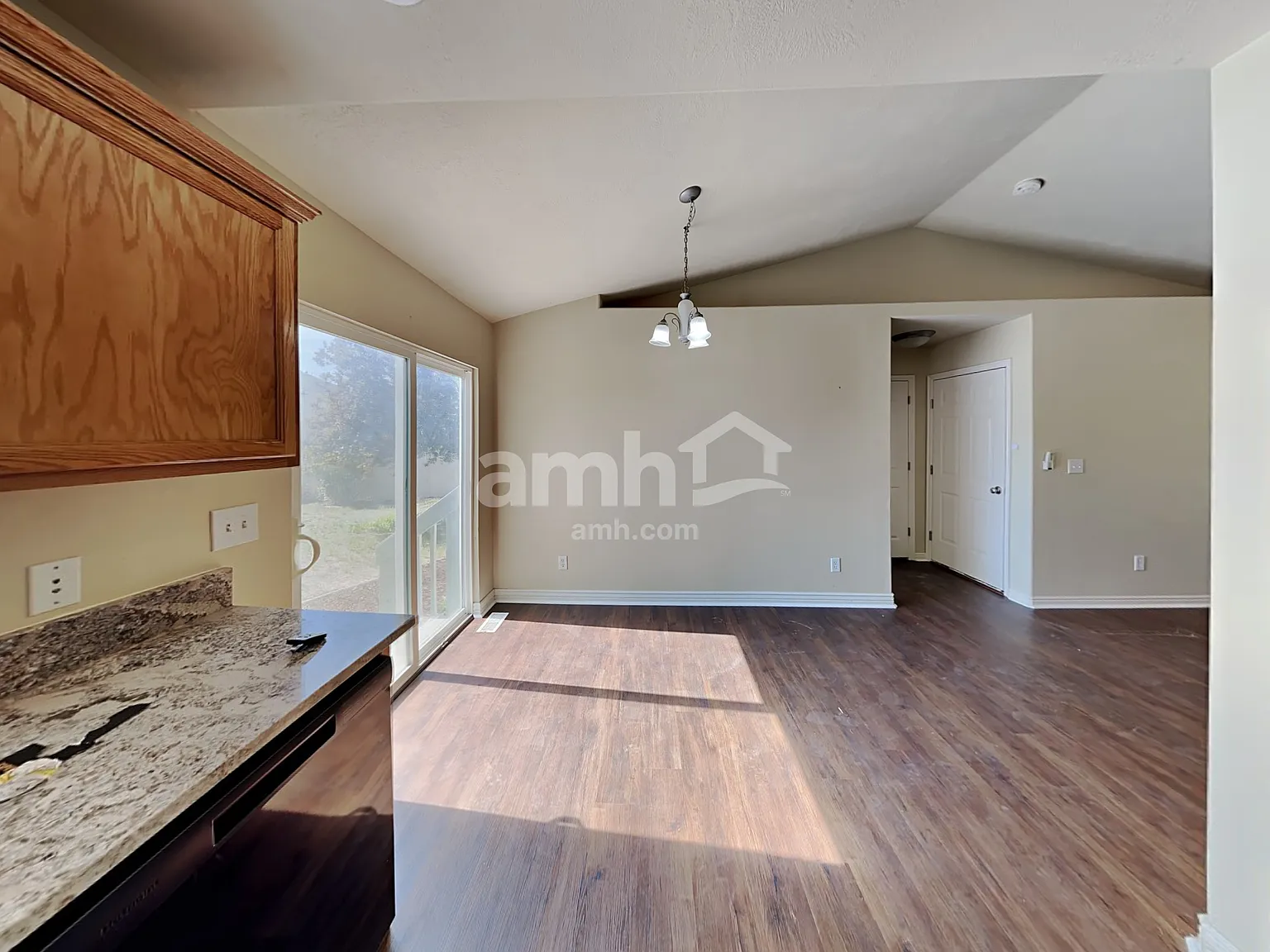 4 bed, 3.0 bath, 2265 sqft, $2,310 — Photo 4