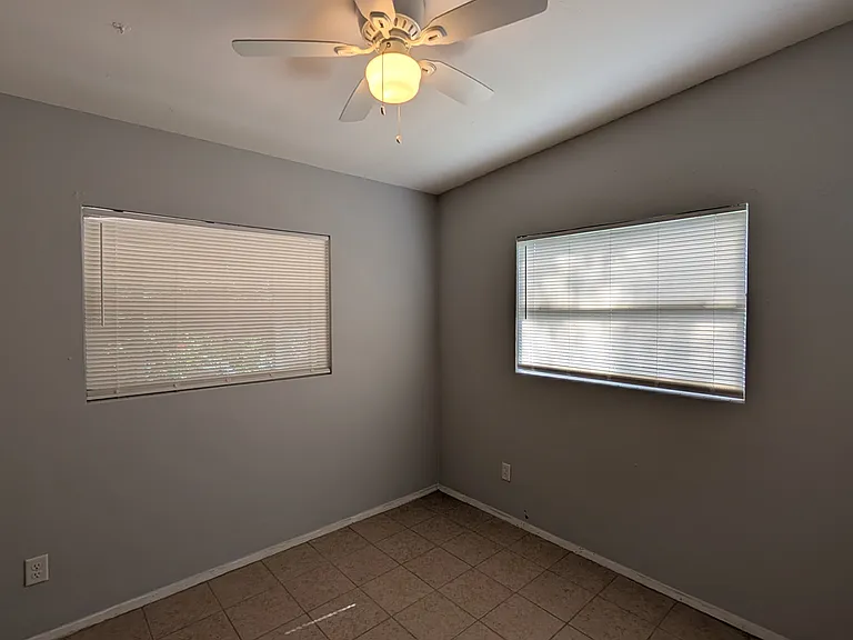 2132 Riviera Dr — Photo 30