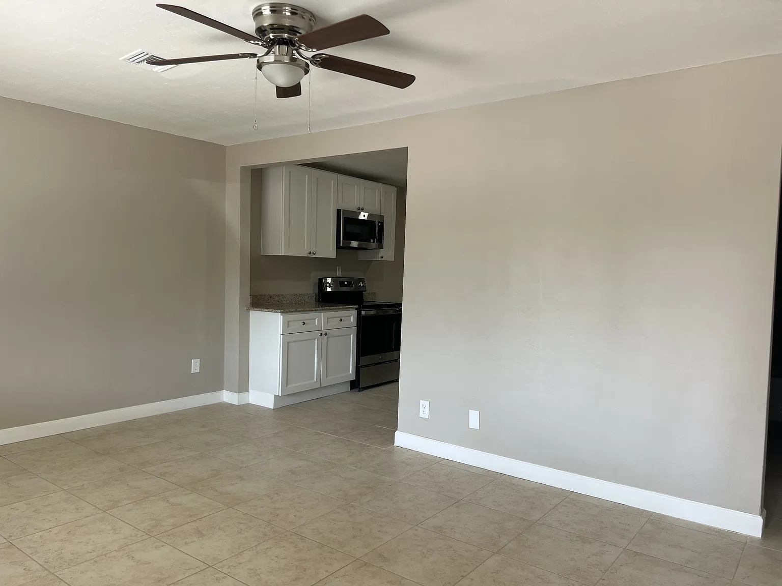 2637 North Wilson Avenue - A — Photo 2