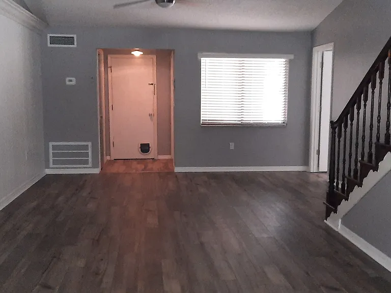 925 Fenton Ln — Photo 6