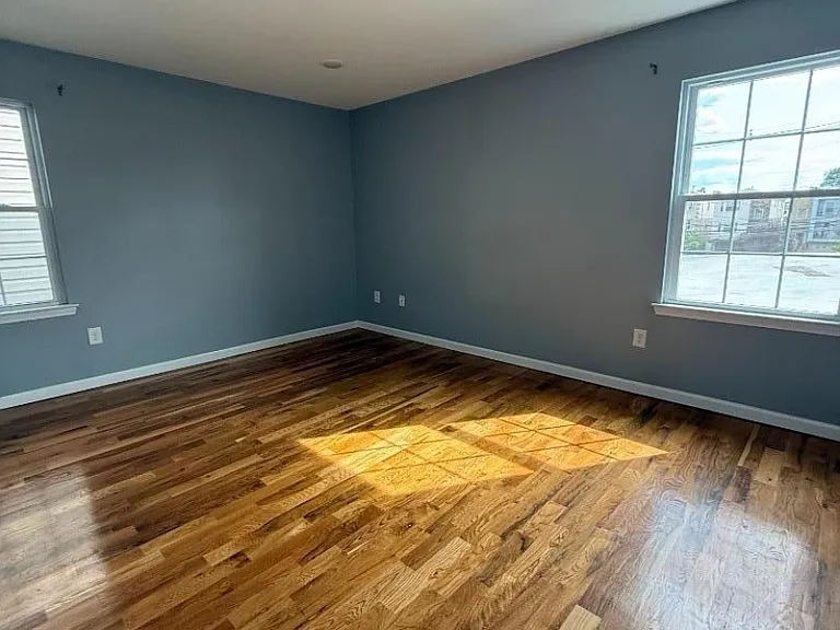 546 S Park St — Photo 11