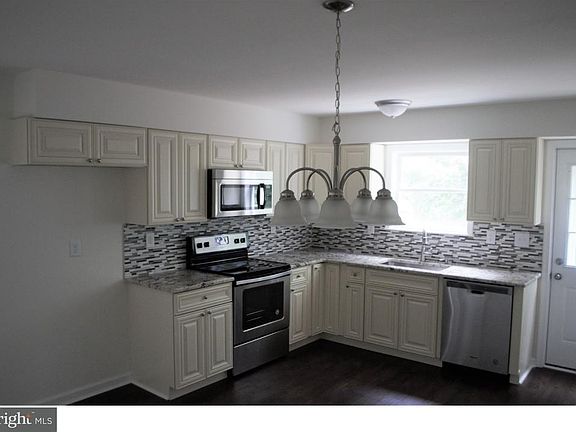 4th image of 224 Coville Dr