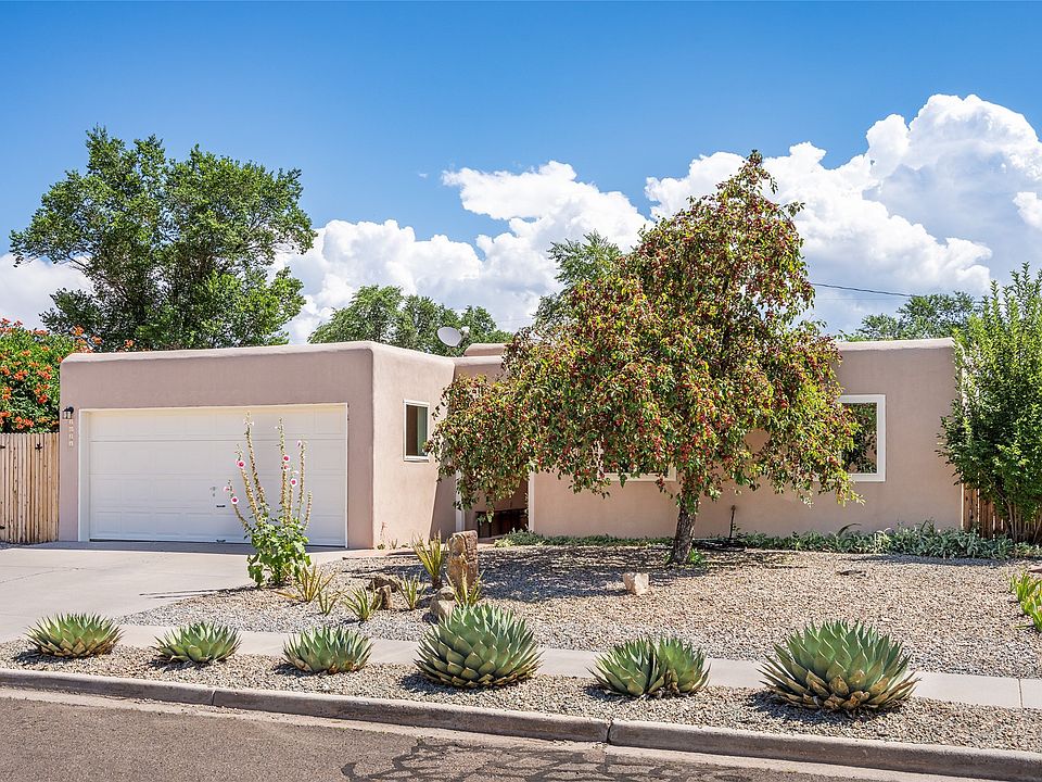 1st image of 1031 Calle Carmilita