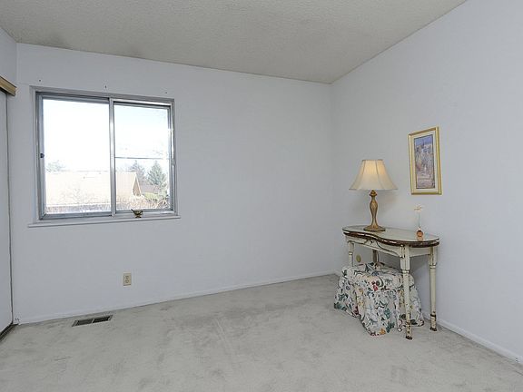 Large secondary bedrooms