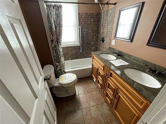 4th image of 724 E Clinton St