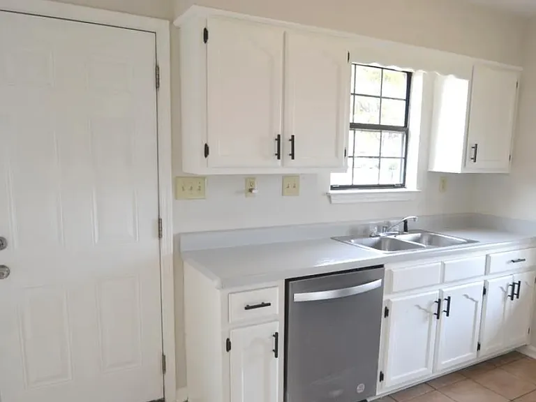 10087 Hyman Dr — Photo 5