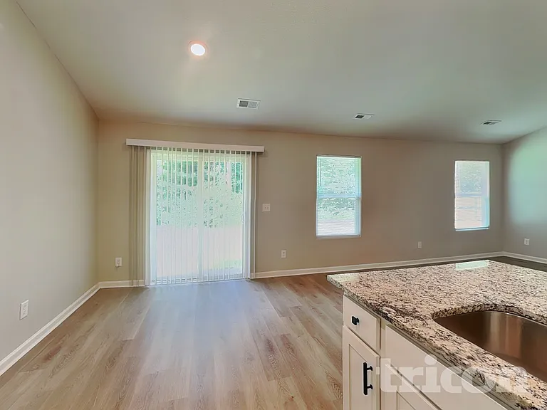 145 Bounding Ln — Photo 5