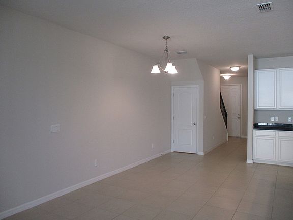 4th image of 19 Mayo Ct