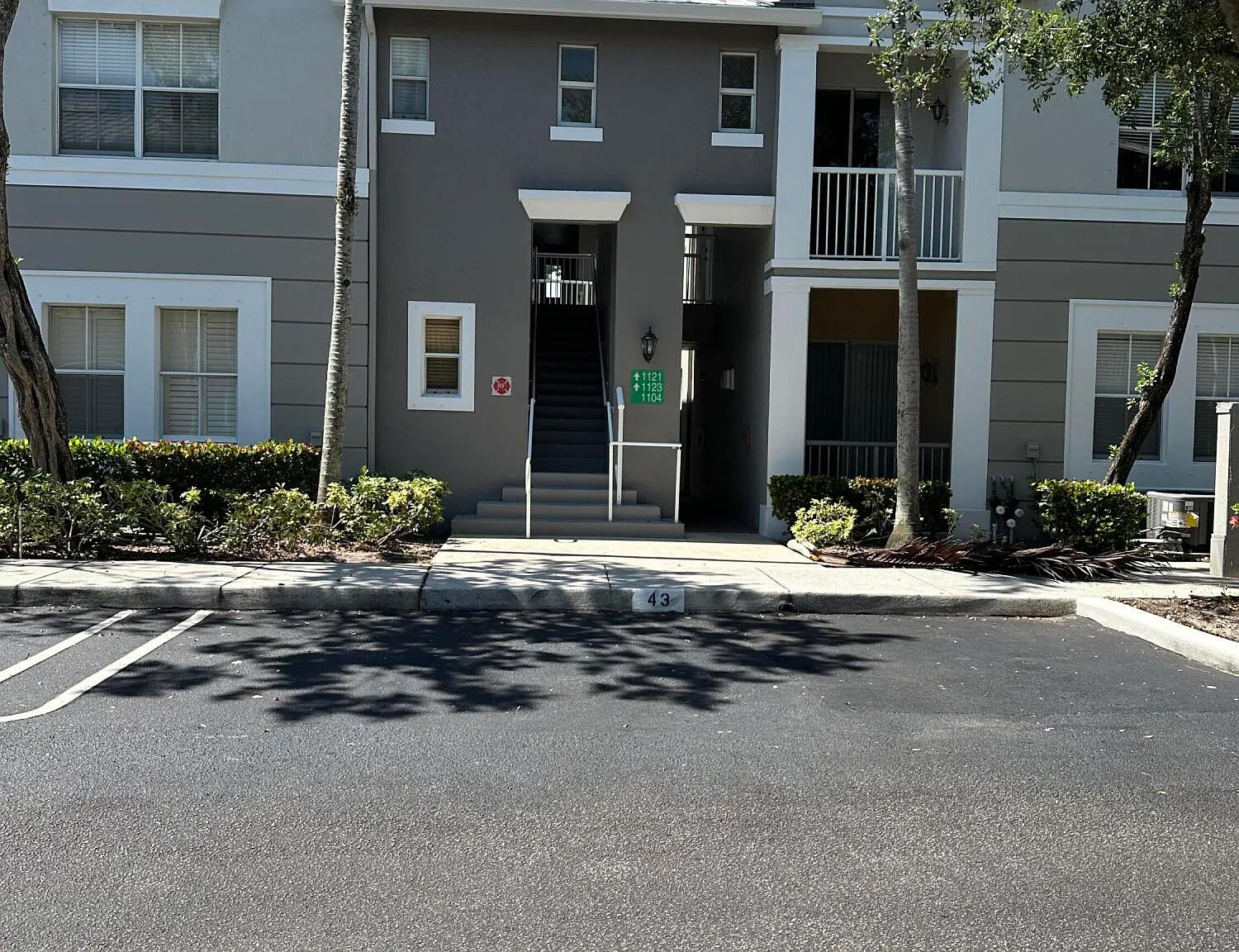 3 bed, 2.5 bath, 1524 sqft, $2,400 — Photo 4