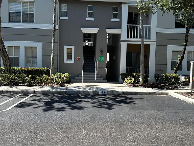 1121 Shoma Dr — Photo 4