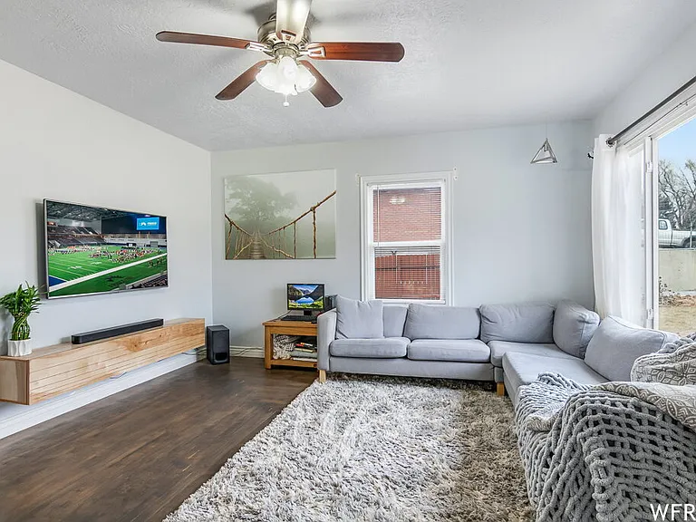 5565 S 2300 W — Photo 3