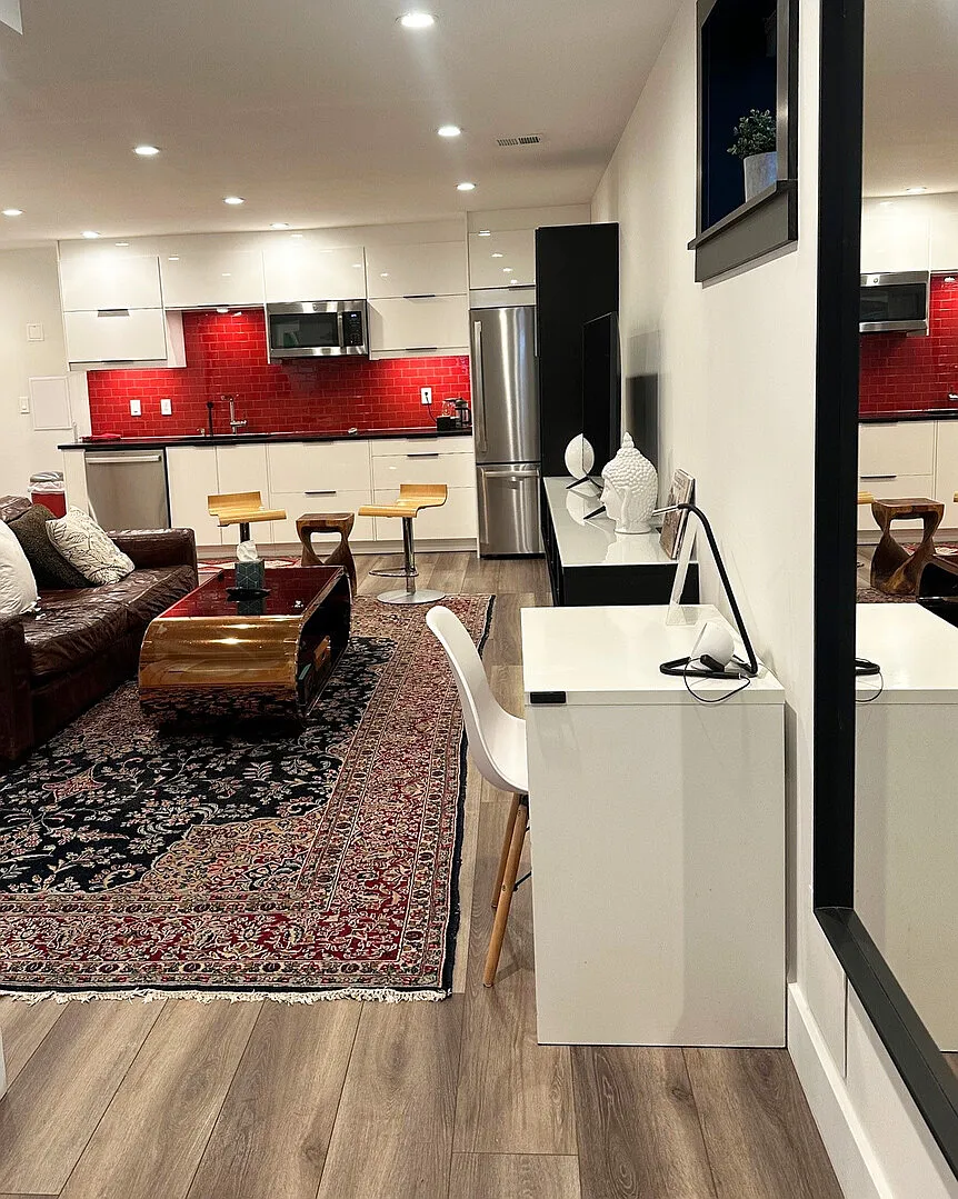 Newly Renovated Modern Unit In Uptown Dc — Photo 3