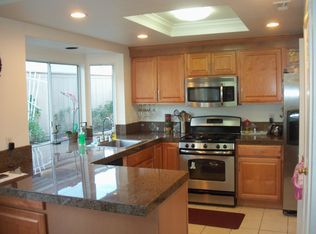 1950 Willow Ridge Dr, Vista, CA 92081