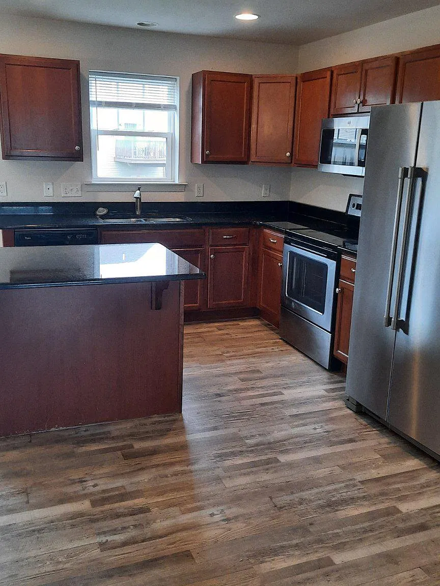 3 bed, 2.5 bath, 2000 sqft, $2,010 — Photo 4