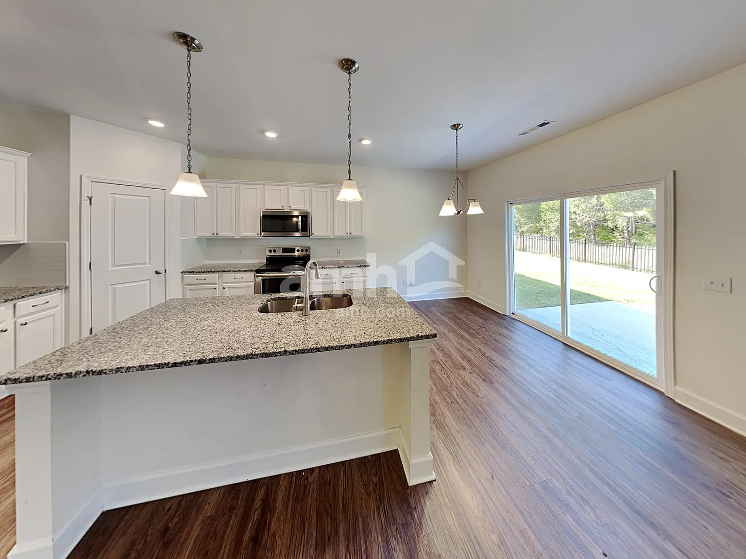4 bed, 2.5 bath, 2297 sqft, $2,800 — Photo 4