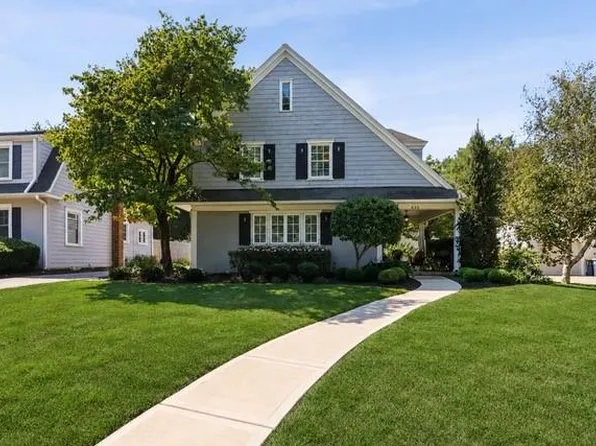 635 Greenway Ter, Kansas City, MO 64113