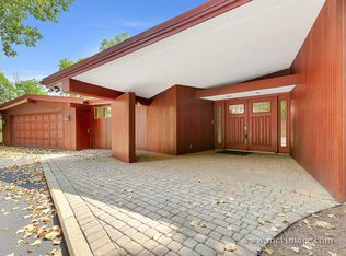 34W038 Country Club Rd, St Charles, IL 60174