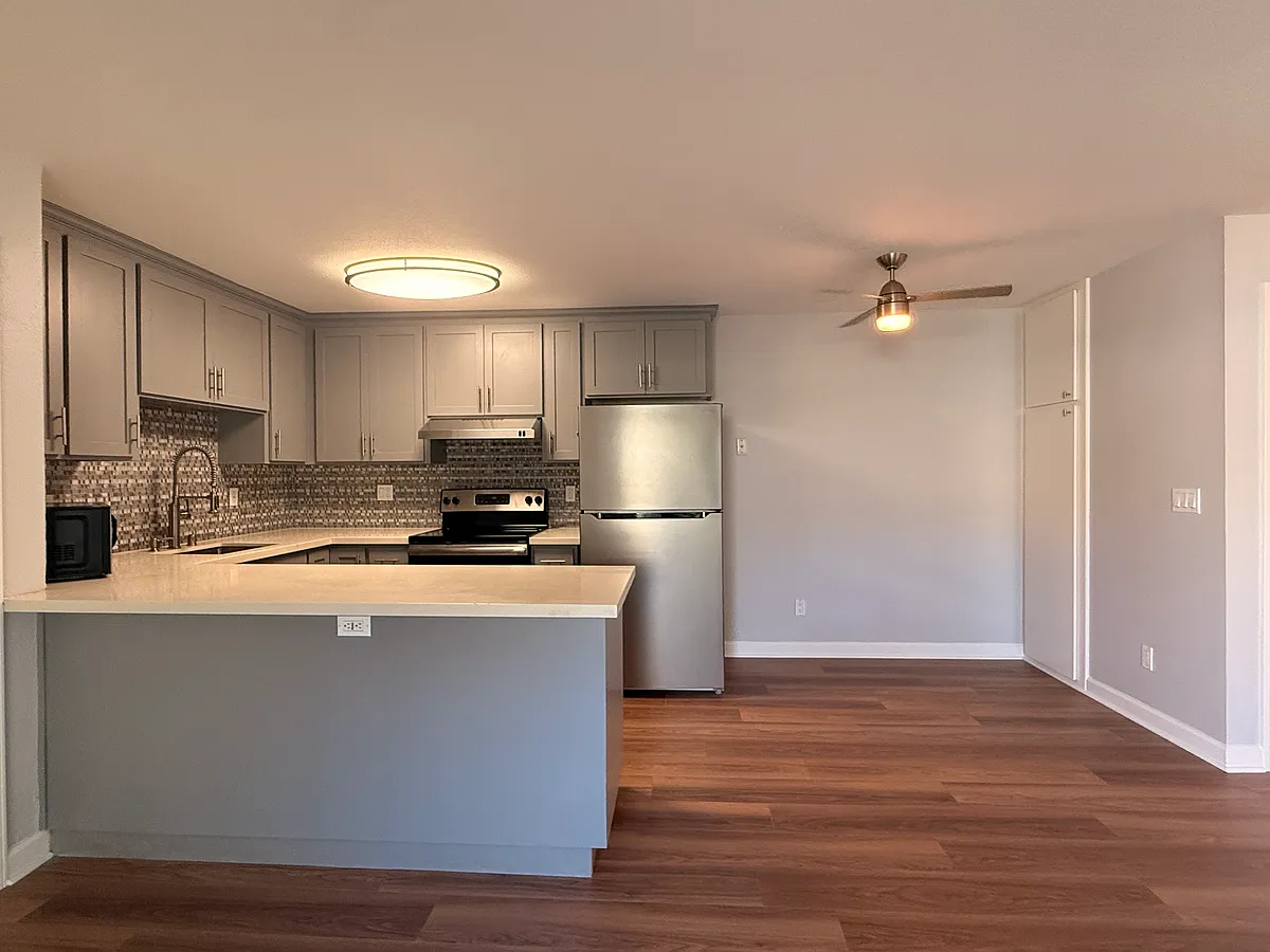 Building Photo - 755 14th Ave #212