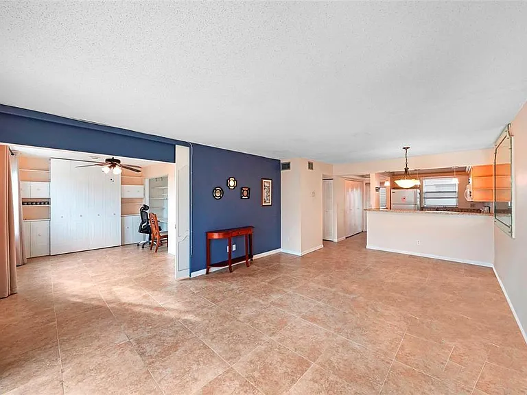 7500 NW 30th Pl #402 — Photo 3