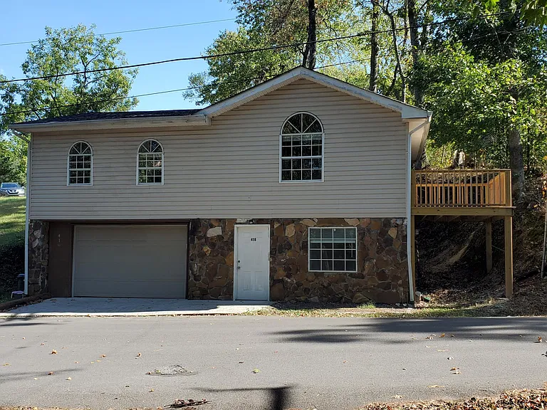416 Hogan Cir — Photo 1