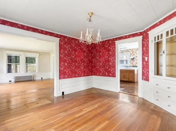 39 Reedsdale Rd, Milton, MA 02186