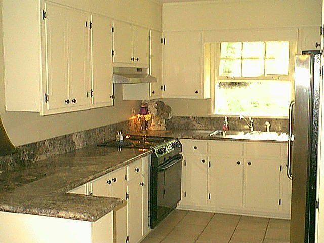 Kitchen with Granite!