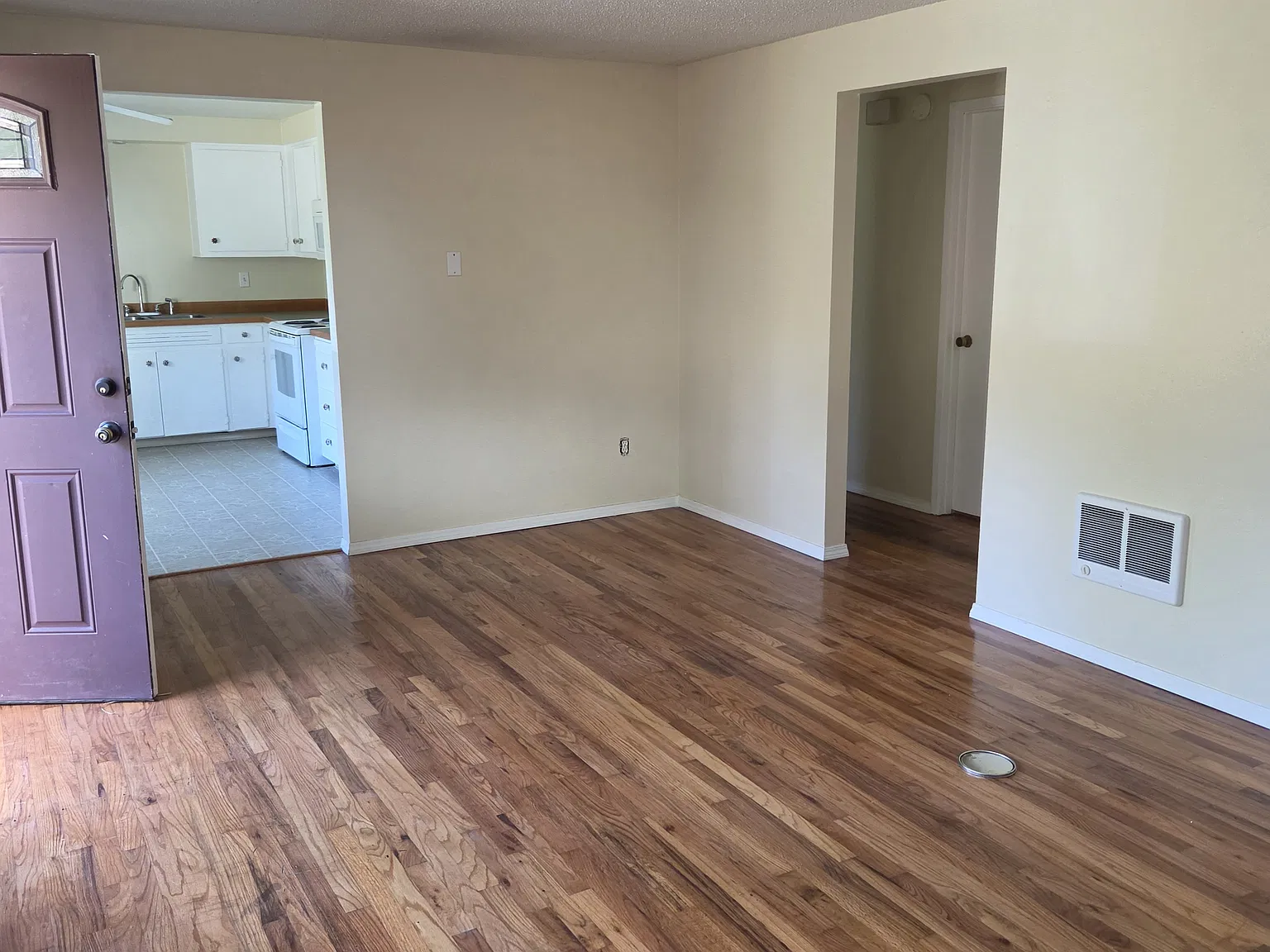 2 bed, 832 sqft, $1,585 — Photo 2