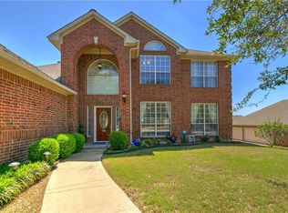 812 Ridge Crest Dr, Burleson, TX 76028