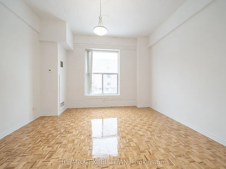 1407 Dupont St #315 — Photo 2