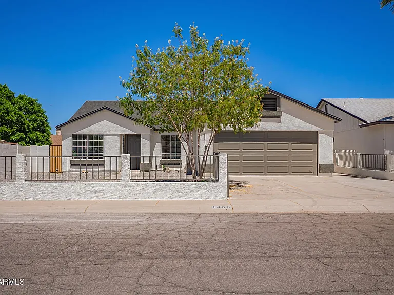 1408 E Carson Rd — Photo 1