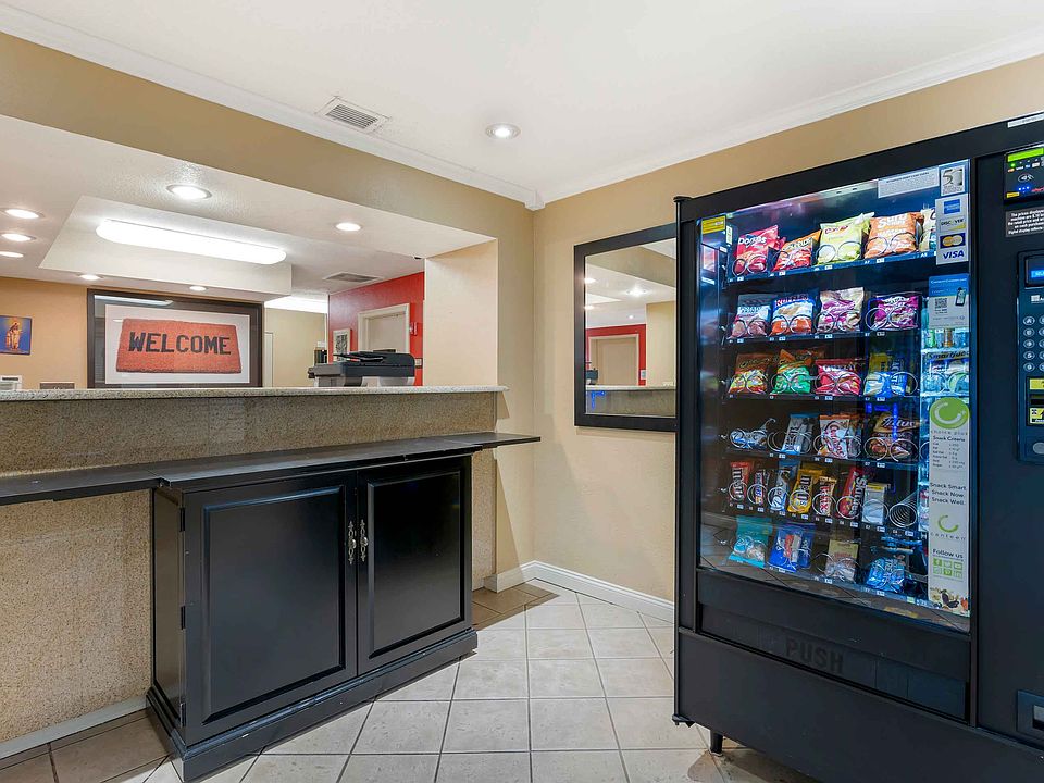 Lobby and Guest Check-in