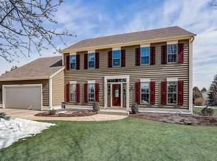 W158N7424 Pinewood Trl, Menomonee Falls, WI 53051